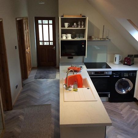 2 Bedroom Furnished Apartment In A Rural Position Stone  Eksteriør bilde