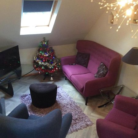 2 Bedroom Furnished Apartment In A Rural Position Stone  Eksteriør bilde