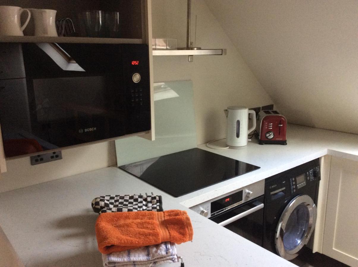 2 Bedroom Furnished Apartment In A Rural Position Stone  Eksteriør bilde