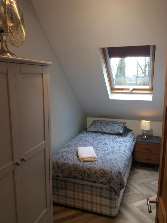 2 Bedroom Furnished Apartment In A Rural Position Stone  Eksteriør bilde