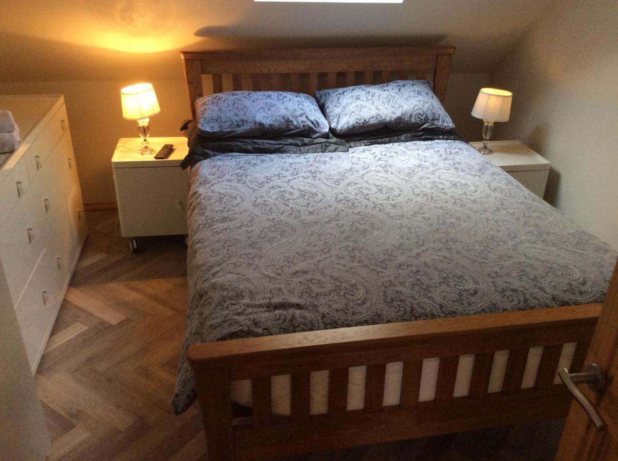 2 Bedroom Furnished Apartment In A Rural Position Stone  Eksteriør bilde