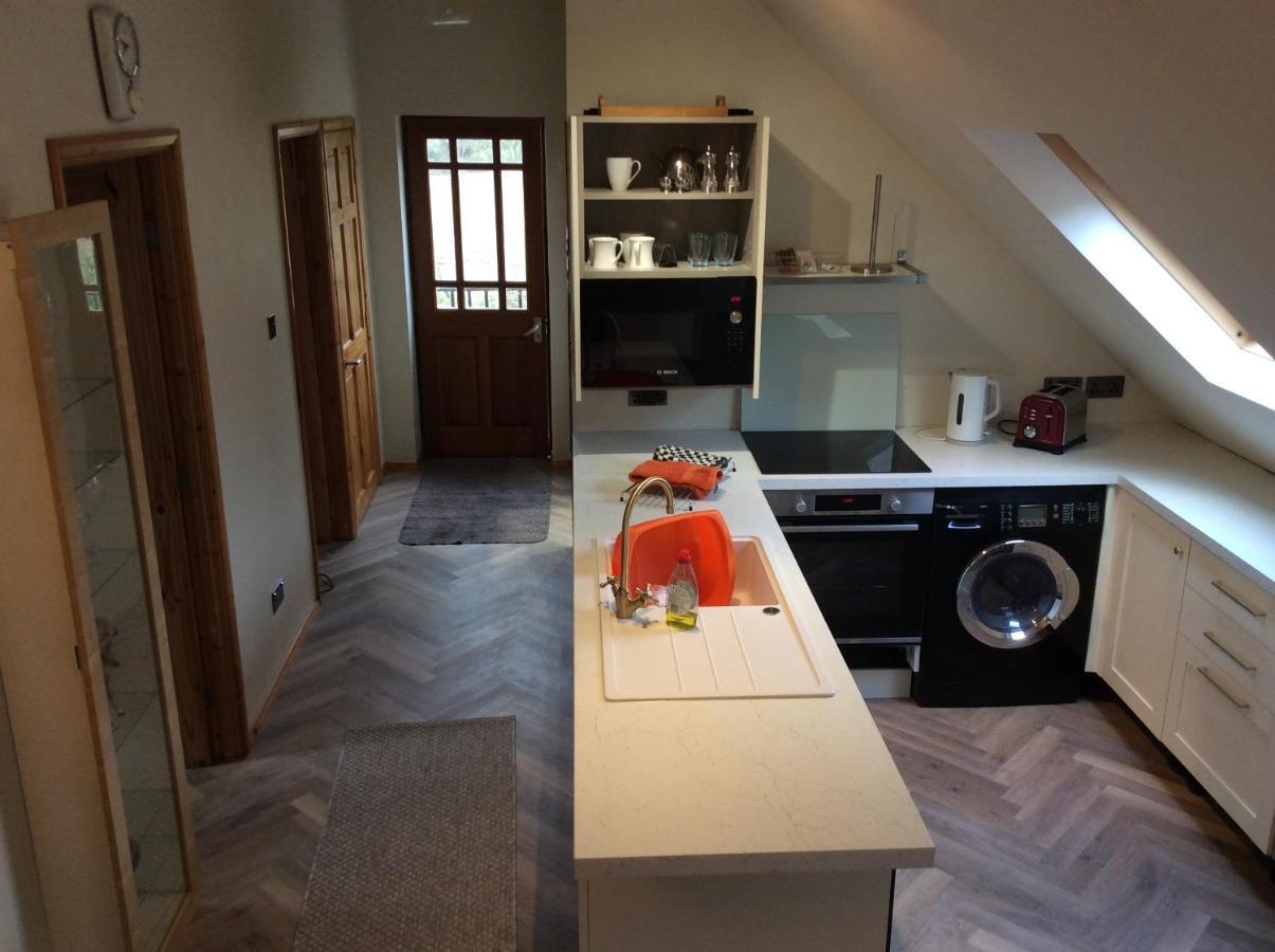 2 Bedroom Furnished Apartment In A Rural Position Stone  Eksteriør bilde