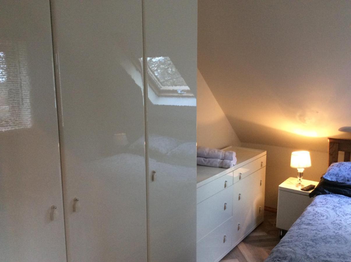 2 Bedroom Furnished Apartment In A Rural Position Stone  Eksteriør bilde