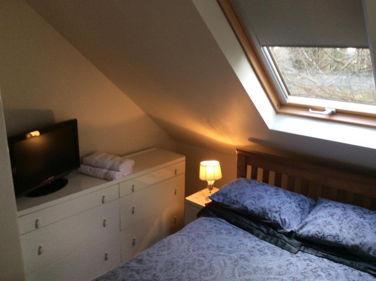 2 Bedroom Furnished Apartment In A Rural Position Stone  Eksteriør bilde