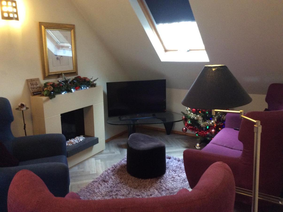 2 Bedroom Furnished Apartment In A Rural Position Stone  Eksteriør bilde