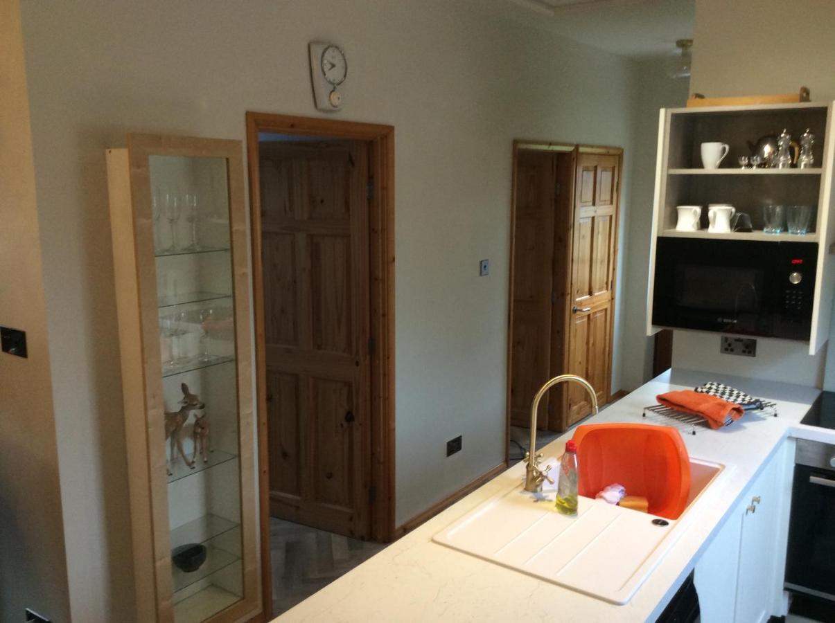2 Bedroom Furnished Apartment In A Rural Position Stone  Eksteriør bilde