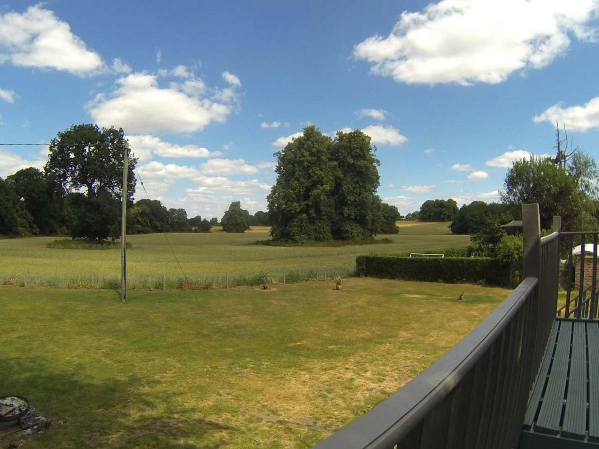 2 Bedroom Furnished Apartment In A Rural Position Stone  Eksteriør bilde